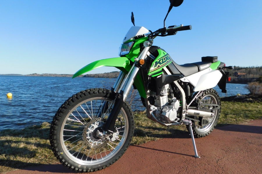 The new KLX looks a lot like the old KLX. Photo: Zac Kurylyk